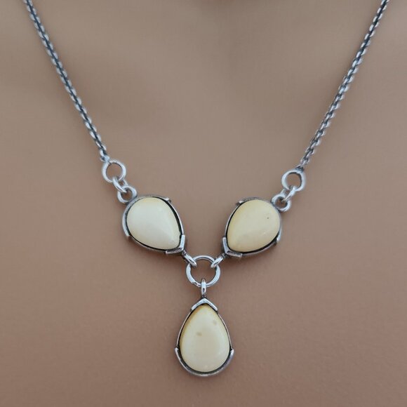 925 SILVER NECKLACE WITH EGG YOLK/WHITE BALTIC AMBER STONES. - Picture 2 of 8